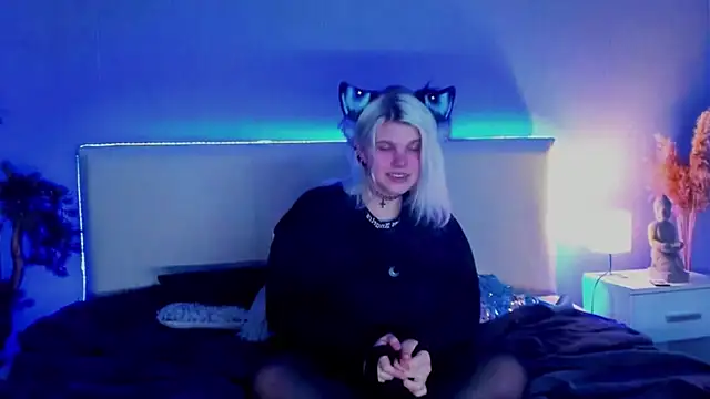 Snapshot of JoannLowe chatting on 20, 3, 2025 JoannLowe online show from 20, 3, 2025