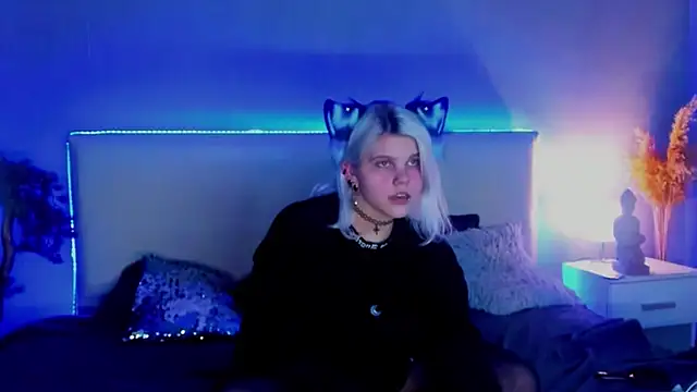 Snapshot of JoannLowe chatting on 20, 3, 2025 JoannLowe online show from 20, 3, 2025