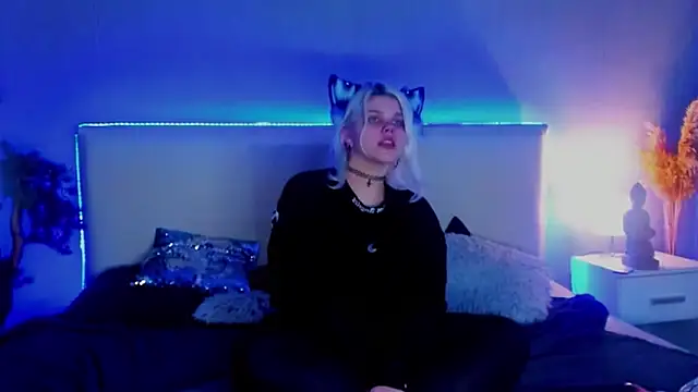 Snapshot of JoannLowe chatting on 21, 3, 2025 JoannLowe online show from 21, 3, 2025