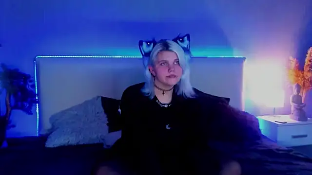 Snapshot of JoannLowe chatting on 21, 3, 2025 JoannLowe online show from 21, 3, 2025