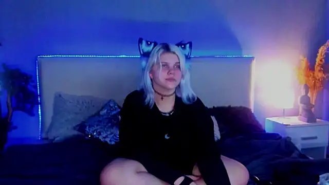 Snapshot of JoannLowe chatting on 22, 3, 2025 JoannLowe online show from 22, 3, 2025