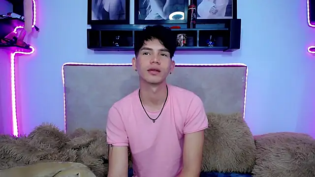 Snapshot of Tayson_Rivers chatting on 13, 12, 2024 Tayson Rivers online show from 13, 12, 2024