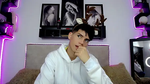 Snapshot of Tayson_Rivers chatting on 14, 12, 2024 Tayson Rivers online show from 14, 12, 2024