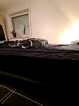 tom8912 online show from 16, 2, 2025