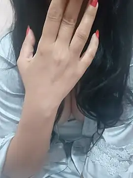 Snapshot of Liyan- chatting on 12, 11, 2025 Liyan- online show from 12, 11, 2025