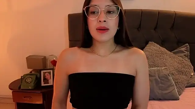 Snapshot of Emma_Lombardi chatting on 7, 11, 2025 Emma Lombardi online show from 7, 11, 2025