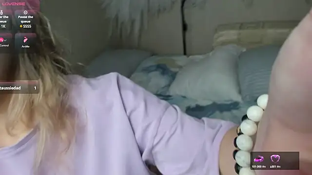 Snapshot of foxy_blond chatting on 7, 2, 2025 foxy blond online show from 7, 2, 2025