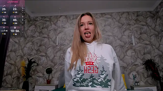 Snapshot of foxy_blond chatting on 24, 2, 2025 foxy blond online show from 24, 2, 2025