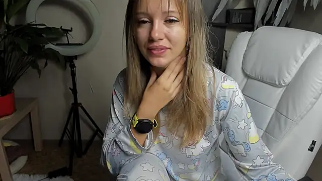 Snapshot of foxy_blond chatting on 18, 9, 2025 foxy blond online show from 18, 9, 2025