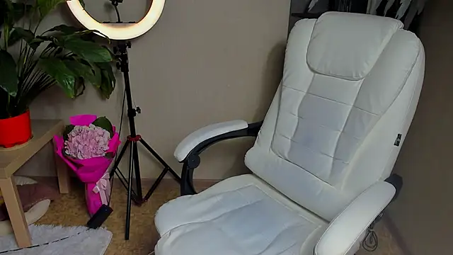 Snapshot of foxy_blond chatting on 6, 10, 2025 foxy blond online show from 6, 10, 2025