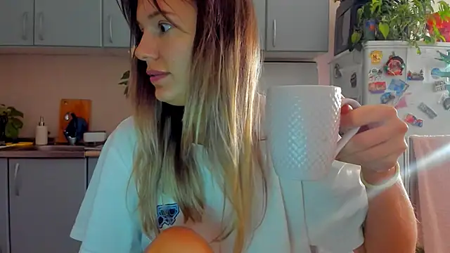 Snapshot of foxy_blond chatting on 18, 10, 2025 foxy blond online show from 18, 10, 2025