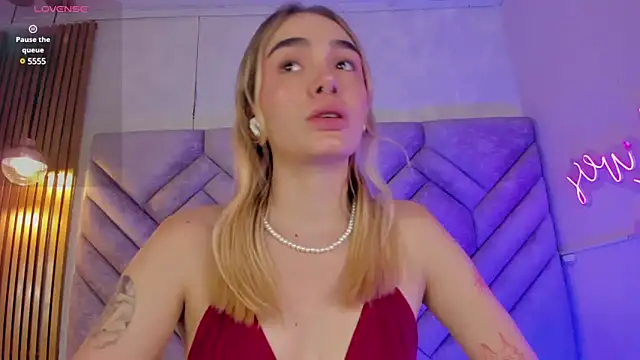 Snapshot of Lucy_Vega chatting on 10, 12, 2024 Lucy Vega online show from 10, 12, 2024