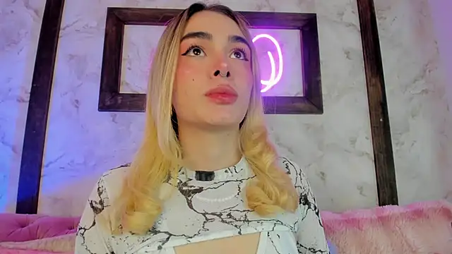 Snapshot of Lucy_Vega chatting on 4, 1, 2025 Lucy Vega online show from 4, 1, 2025