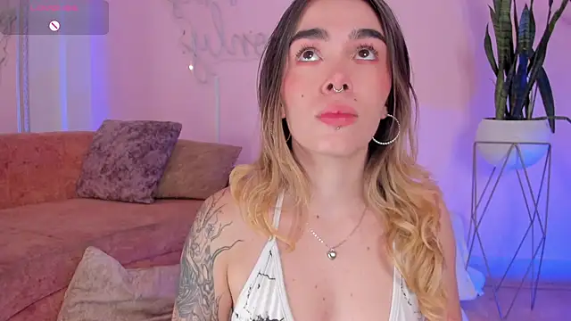 Snapshot of Lucy_Vega chatting on 25, 10, 2025 Lucy Vega online show from 25, 10, 2025