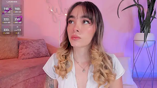 Snapshot of Lucy_Vega chatting on 11, 11, 2025 Lucy Vega online show from 11, 11, 2025