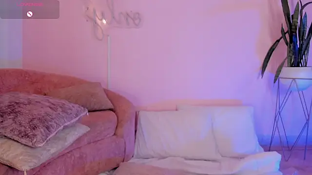 Snapshot of Lucy_Vega chatting on 20, 11, 2025 Lucy Vega online show from 20, 11, 2025