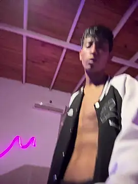 Snapshot of Mauuu18 chatting on 20, 11, 2025 Mauuu18 online show from 20, 11, 2025