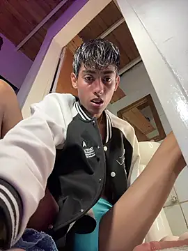 Snapshot of Mauuu18 chatting on 23, 11, 2025 Mauuu18 online show from 23, 11, 2025