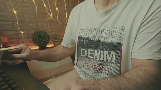 Snapshot of alex-volo chatting on 14, 12, 2025 alex-volo online show from 14, 12, 2025