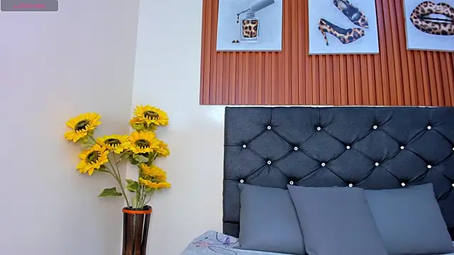 Snapshot of Zoe_pss chatting on 28, 10, 2025 Zoe pss online show from 28, 10, 2025