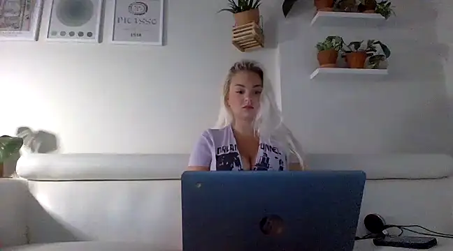 Snapshot of badblondebunny chatting on 20, 3, 2025 badblondebunny online show from 20, 3, 2025