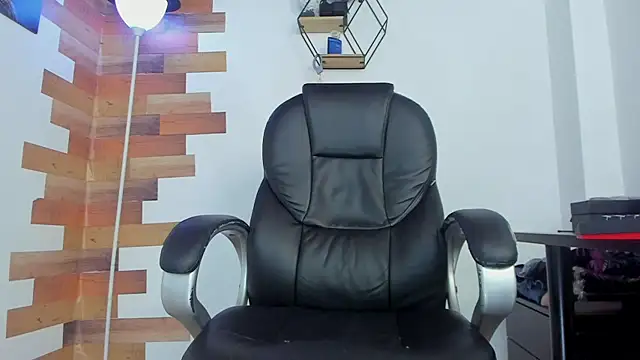 Snapshot of Kenbils chatting on 8, 1, 2025 Kenbils online show from 8, 1, 2025