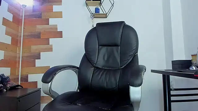 Snapshot of Kenbils chatting on 10, 1, 2025 Kenbils online show from 10, 1, 2025