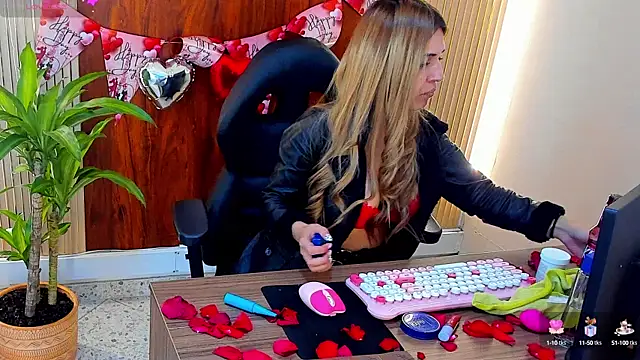 Snapshot of EvaaLovia1 chatting on 14, 2, 2025 EvaaLovia1 online show from 14, 2, 2025