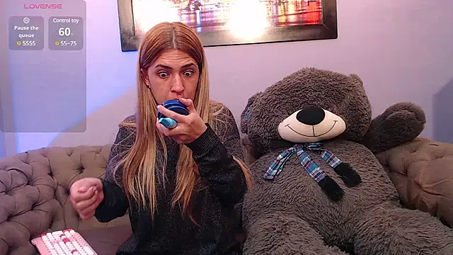 Snapshot of EvaaLovia1 chatting on 28, 2, 2025 EvaaLovia1 online show from 28, 2, 2025