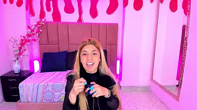 Snapshot of EvaaLovia1 chatting on 4, 3, 2025 EvaaLovia1 online show from 4, 3, 2025