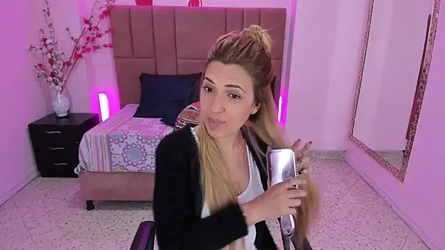 Snapshot of EvaaLovia1 chatting on 11, 3, 2025 EvaaLovia1 online show from 11, 3, 2025