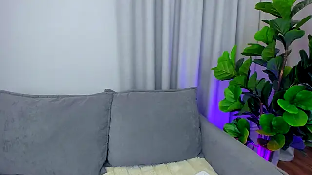 Snapshot of sexyangeloux chatting on 17, 9, 2025 sexyangeloux online show from 17, 9, 2025