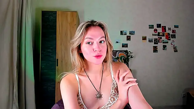 Snapshot of Niky__Jess chatting on 16, 12, 2024 Niky Jess online show from 16, 12, 2024