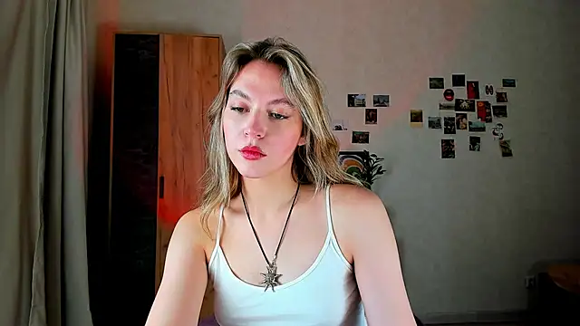 Snapshot of Niky__Jess chatting on 17, 12, 2024 Niky Jess online show from 17, 12, 2024