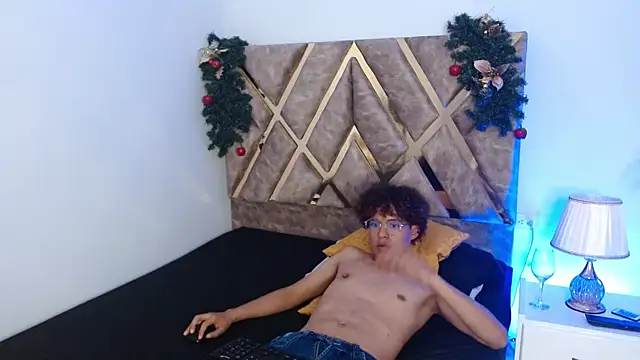 nickolas moon online show from 19, 12, 2024