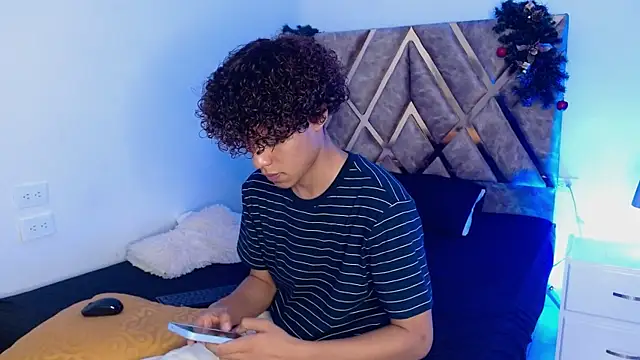 nickolas moon online show from 25, 12, 2024