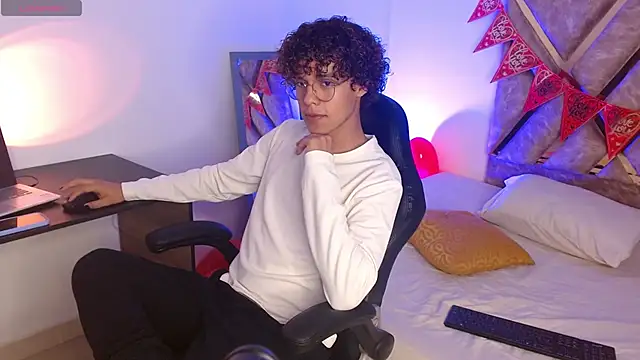 nickolas moon online show from 17, 2, 2025