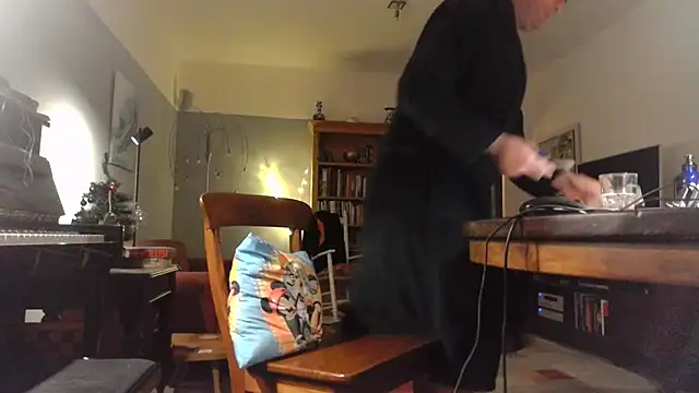 Snapshot of RolfS chatting on 14, 12, 2025 RolfS online show from 14, 12, 2025