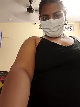 Hotmilfxox online show from 15, 4, 2026