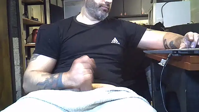 Snapshot of ozzypsico13 chatting on 1, 8, 2026 ozzypsico13 online show from 1, 8, 2026