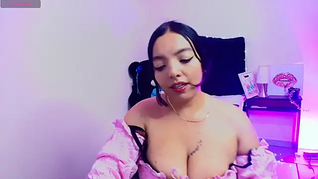 Snapshot of loren_tits24 chatting on 21, 5, 2026 loren tits24 online show from 21, 5, 2026