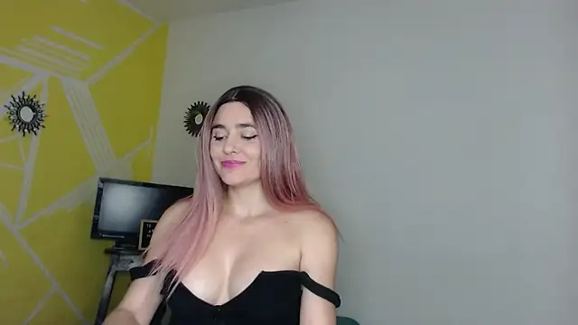 Nikolle Rouss online show from 31, 1, 2025