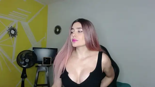 Nikolle Rouss online show from 14, 3, 2025