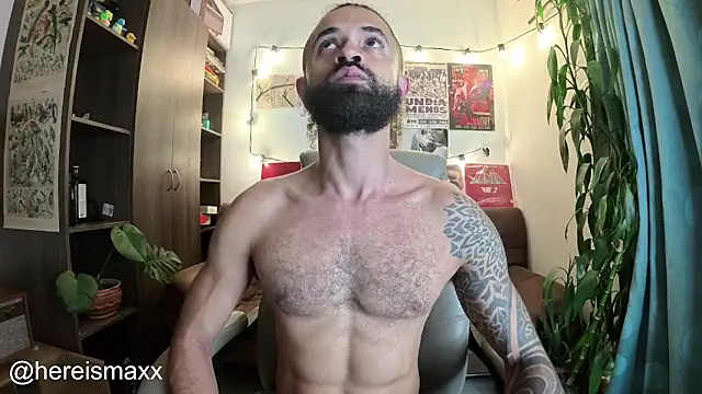 Snapshot of MaxG__ chatting on 29, 10, 2025 MaxG online show from 29, 10, 2025