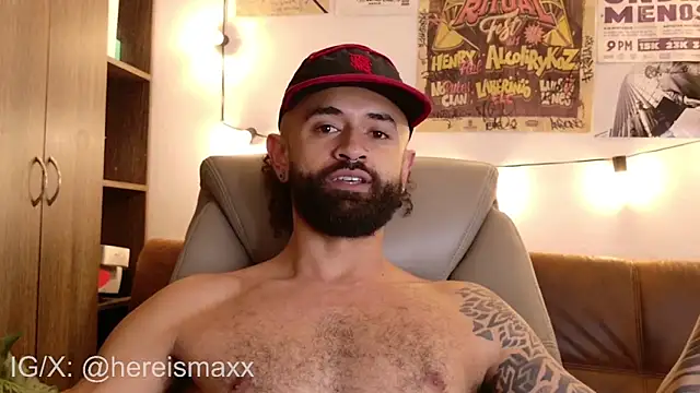 Snapshot of MaxG__ chatting on 2, 12, 2025 MaxG online show from 2, 12, 2025