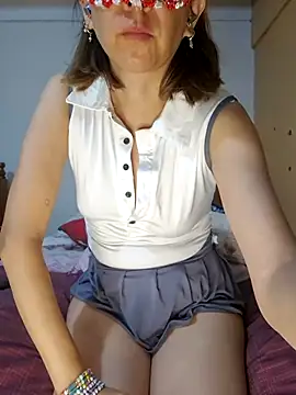 Lunababymylove online show from 6, 1, 2025