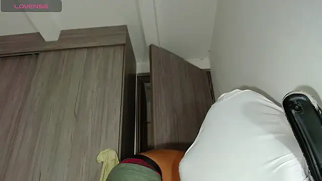 KaelMoreau online show from 11, 2, 2025