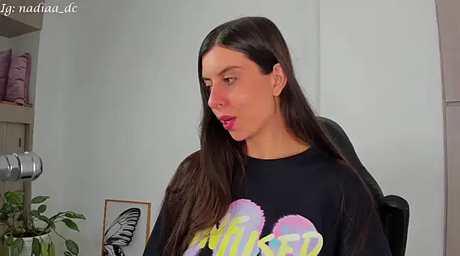 Nadiaa  online show from 15, 2, 2025