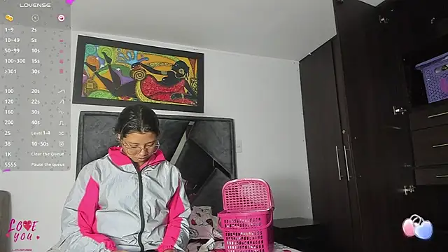 Snapshot of Vahiolet_smith chatting on 5, 11, 2025 Vahiolet smith online show from 5, 11, 2025