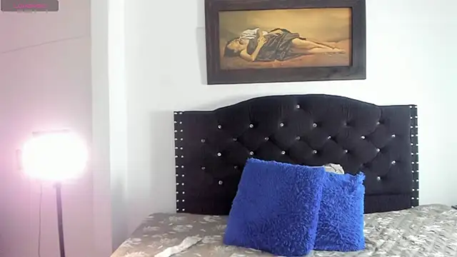 Snapshot of Vahiolet_smith chatting on 28, 11, 2025 Vahiolet smith online show from 28, 11, 2025